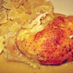 Safran-Zitronen-Huhn mit fruchtiger Soße und Farfalle