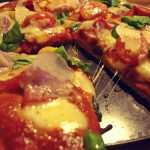 Pizza-selbstgemacht-kaese-parmesan